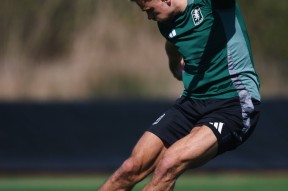 米兰体育官网关于阿斯顿维拉迎欧冠关键赛，关键时刻迎来里程碑，气氛紧张，赛季目标并未改变的信息