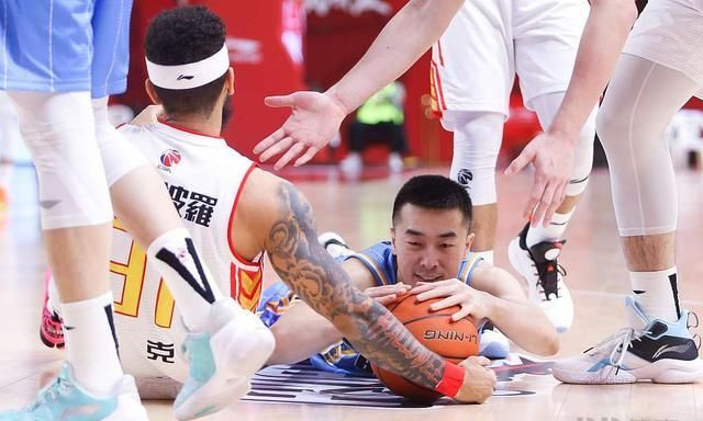 包含北京首钢发布备战花絮，加时末段状态回暖，英超任务艰巨，心理建设被强调的词条